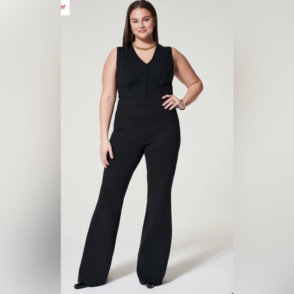 NWOT BLACK V-NECK JUMPSUIT! PERFECT FOR SUMMER!